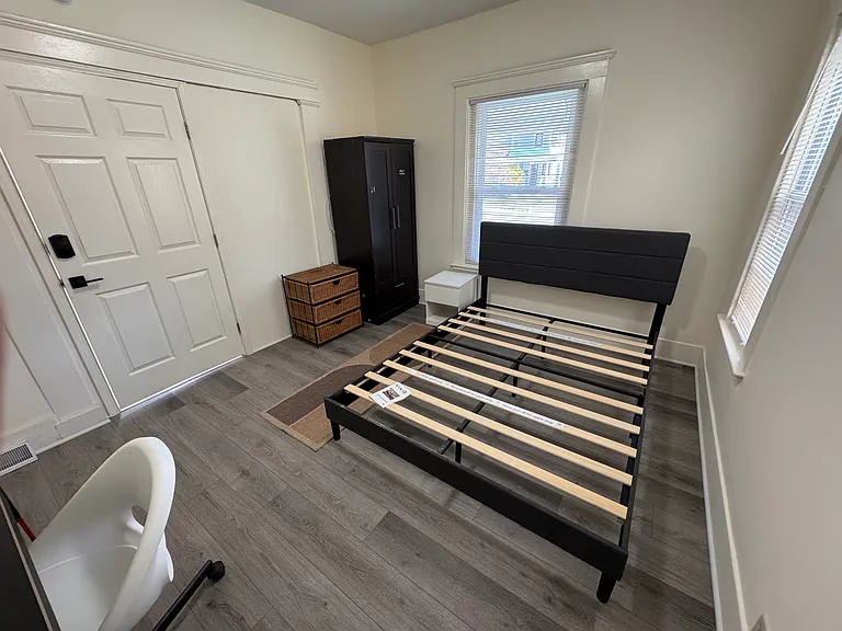 130 Roosevelt Ave #5 — Photo 10