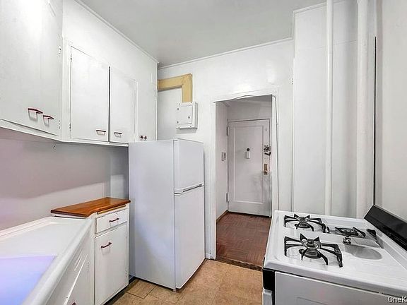 5th image of 1690 Metropolitan Ave APT 1E