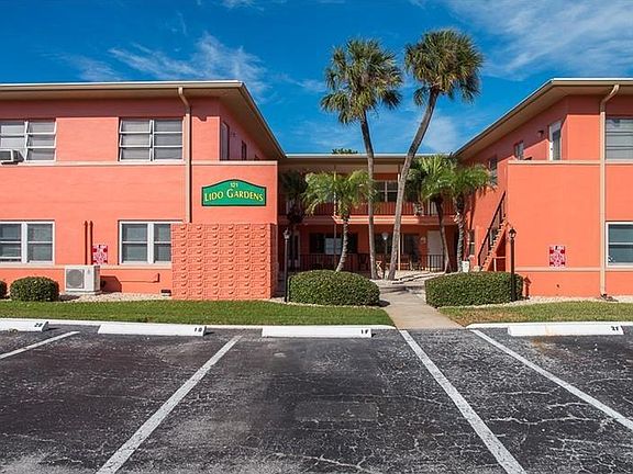 Small 20 unit complex for a quiet stay