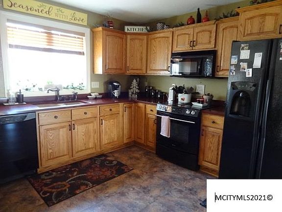 4th image of 404 River Bend Dr