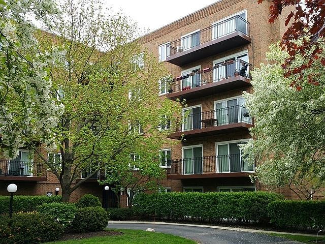1st image of 901 Hinman Ave APT 5H