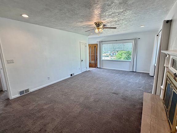 4th image of 151 Roosevelt St