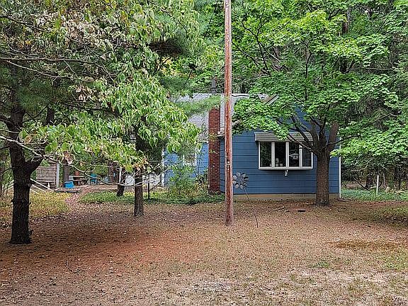 4th image of 155 Bellport Ave
