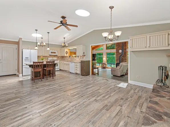 5125 Thomas Dr, Auburn, CA 95602