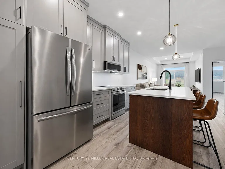 362 Wellington St E — Photo 5