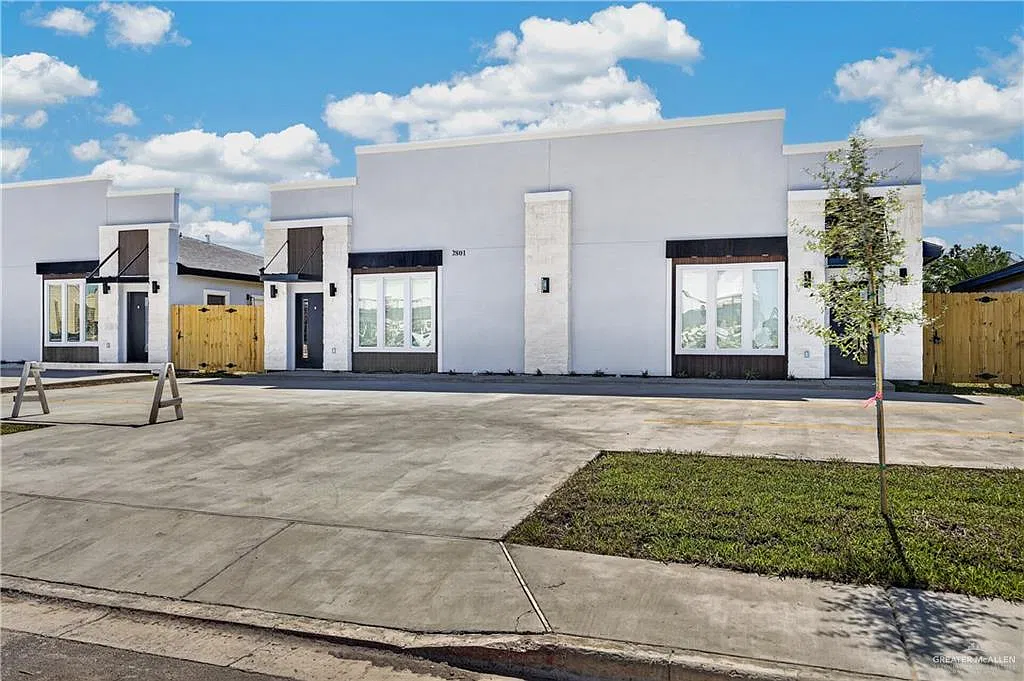 3 bed, 2.0 bath, 1090 sqft, $1,350 — Photo 3