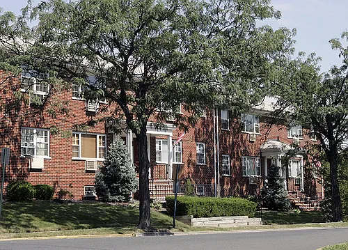 Christopher Court Photo 1