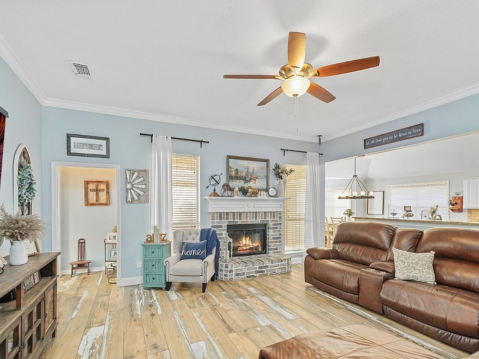 1st image of 209 Canterbury Dr