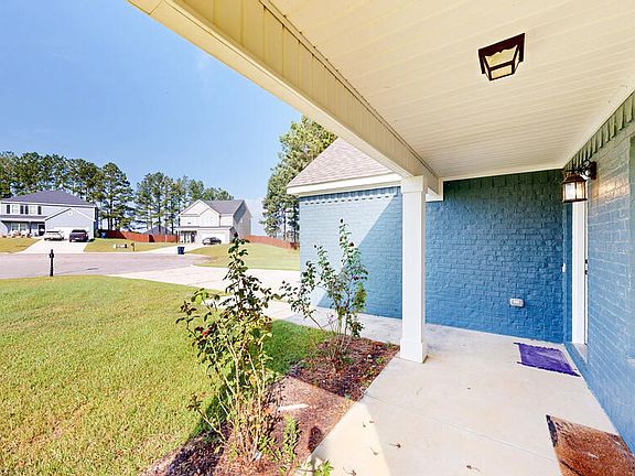 3rd image of 458 Lantana Ct