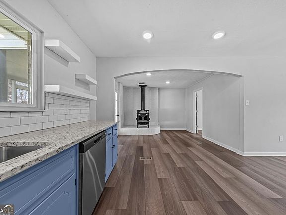 5th image of 1231 Salem Rd