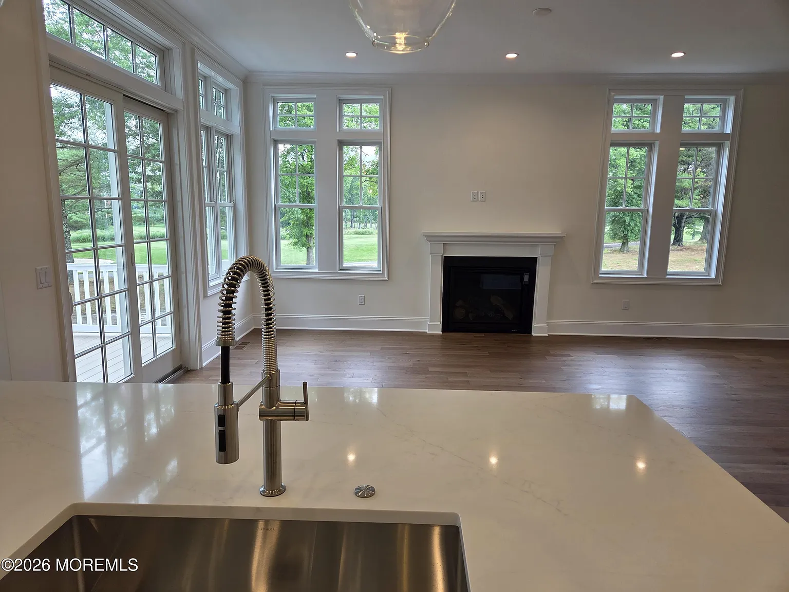 3 bed, 3.5 bath, 3400 sqft, $8,000 — Photo 3