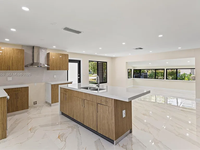 21330 NE 26th Ave — Photo 12