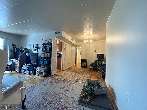 2nd image of 132 Roberts La