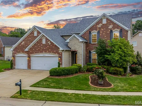 1316 Legacy Pointe Ln, Fenton, MO 63026