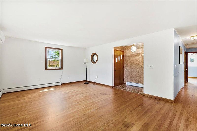 4th image of 14 Neil Boulevard