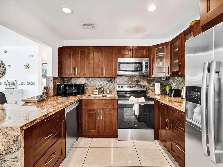 712 SW 7th Ter — Photo 49