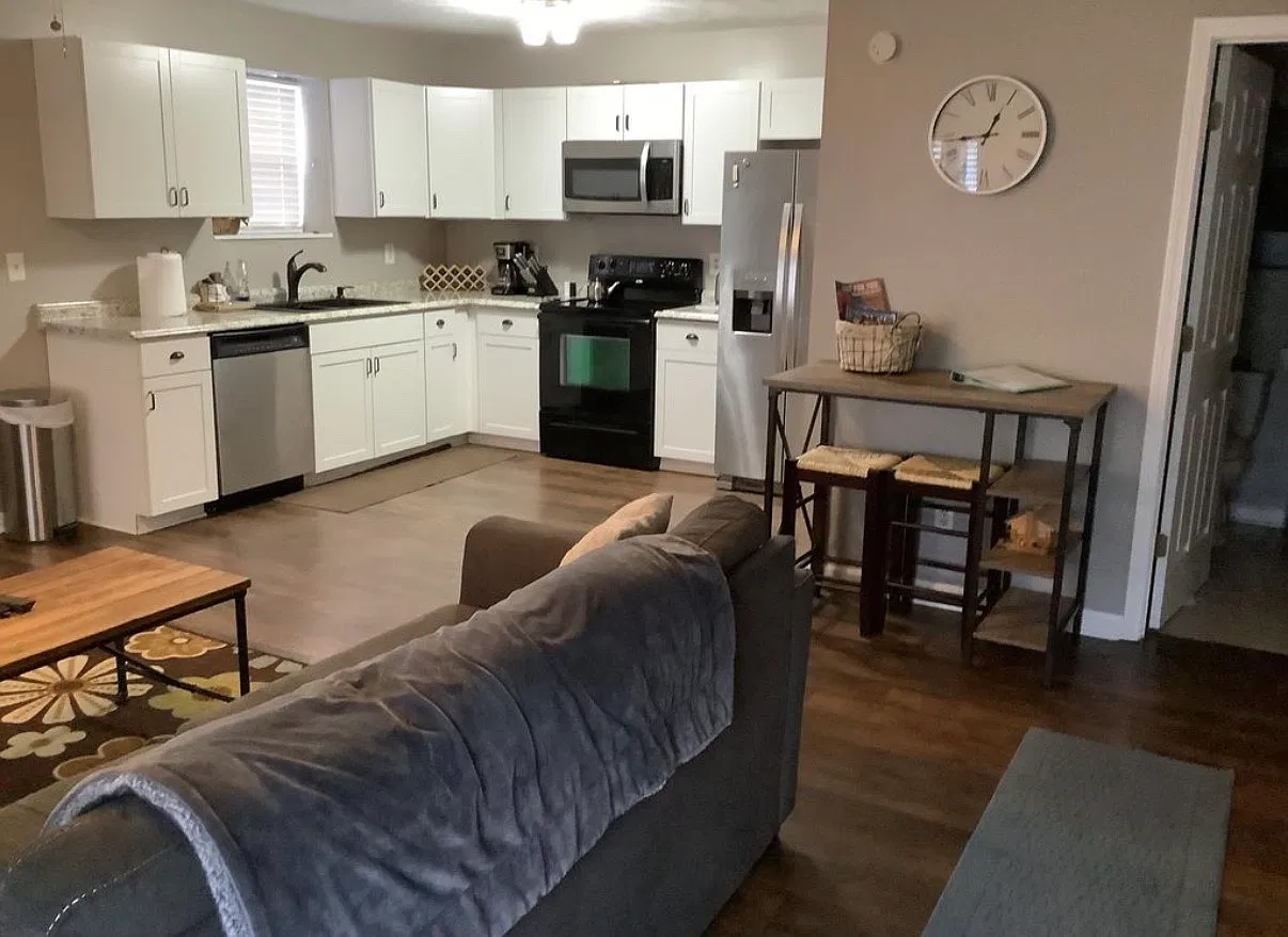 1 bed, 768 sqft, $1,500 — Photo 3