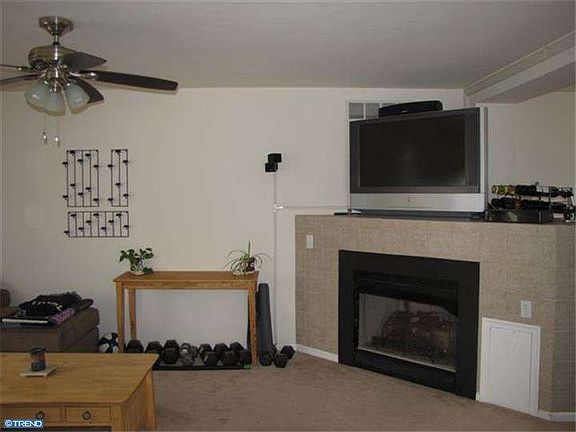 3rd image of 11 Ann Marie Ct