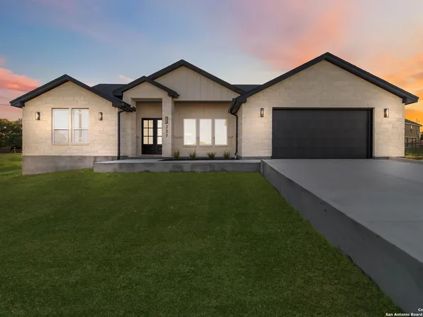 237 Peter Kleid Lp, Blanco, TX 78606