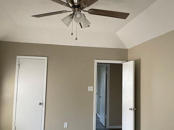 Master bedroom. Tray ceiling.