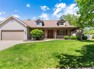 807 Meadow Ln, North Aurora, IL 60542