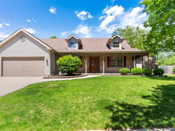 807 Meadow Ln, North Aurora, IL 60542