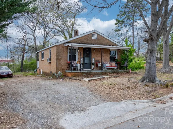948 3rd Street Ct SW, Hickory, NC 28602