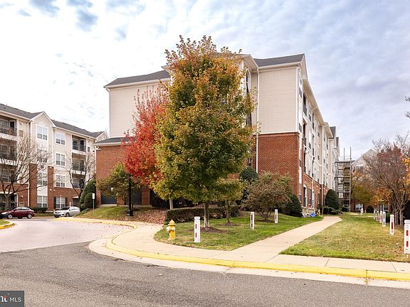 5th image of 4854 Eisenhower Ave Unit 443