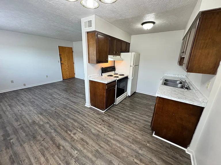 7308 Six Mile Ln — Photo 6