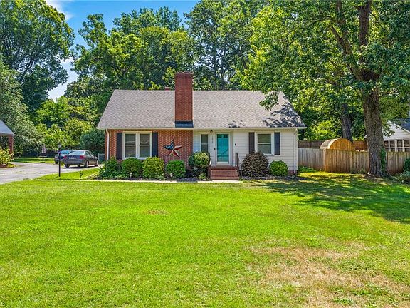3rd image of 1217 S Park Dr