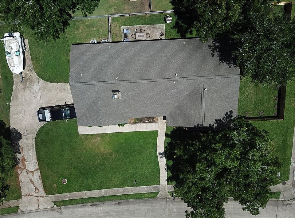 2nd image of 202 Larkspur St