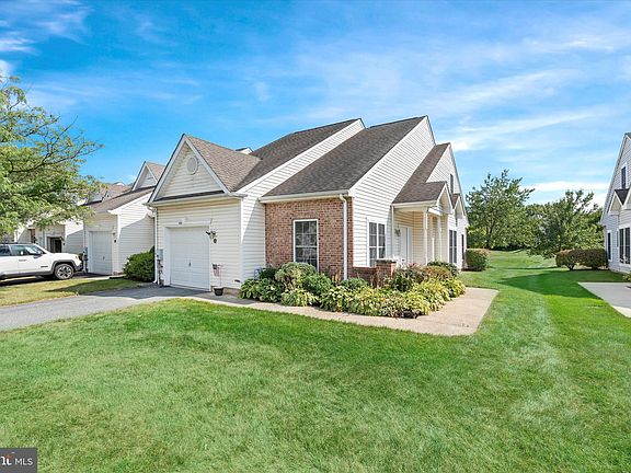 4th image of 417 Sweetman Dr