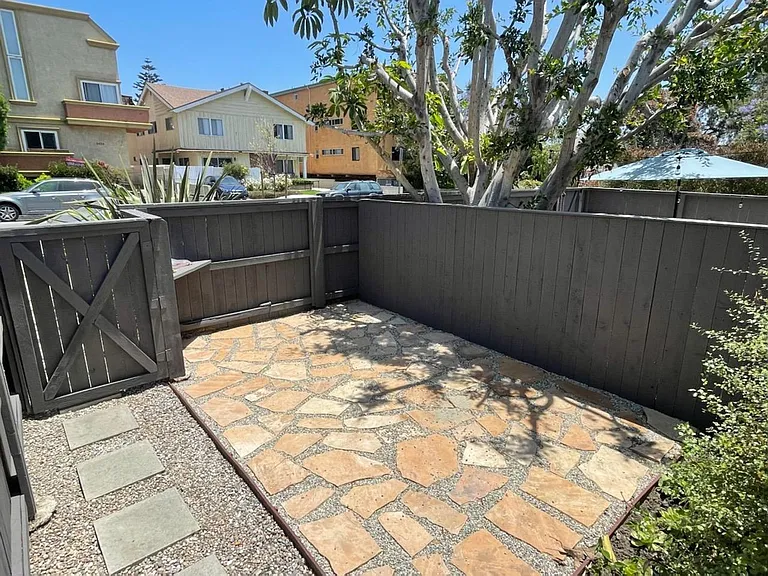 1437-1439 Centinela Ave — Photo 8
