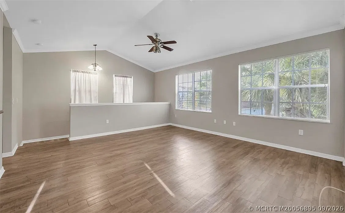2 bed, 2.0 bath, 1073 sqft, $2,000 — Photo 2