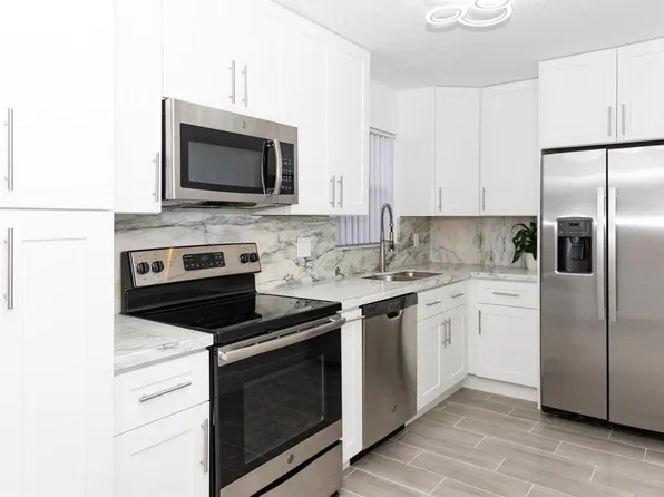 208 Lake Frances Drive #208, West Palm Beach, FL 33411
