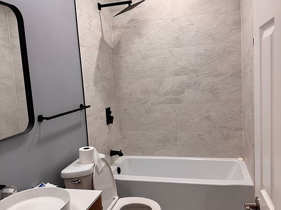 5th image of 818 S Karlov Ave #1