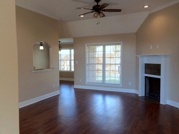 2nd image of 204 Kelly Dr