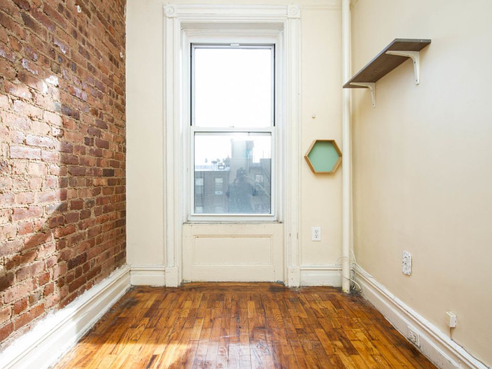 1st image of 77 Varet St APT 5