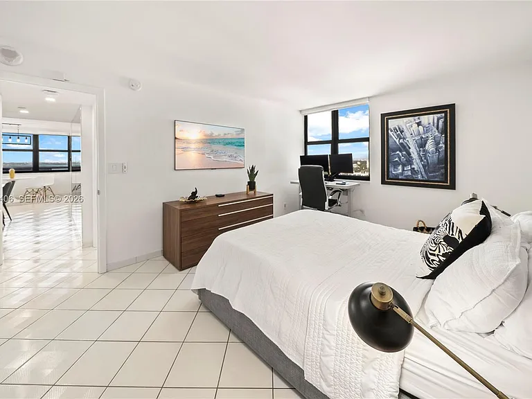 2555 Collins Ave #2402 — Photo 23