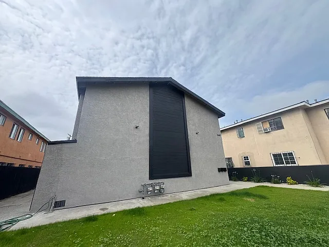 2668 Randolph St — Photo 4