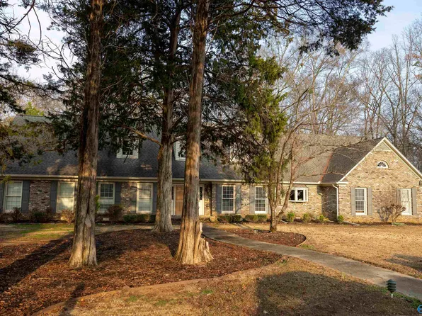 105 Cedar Ln, Moulton, AL 35650