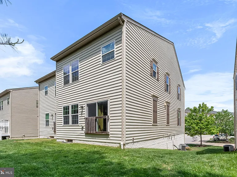 3218 Vogel Rd — Photo 32