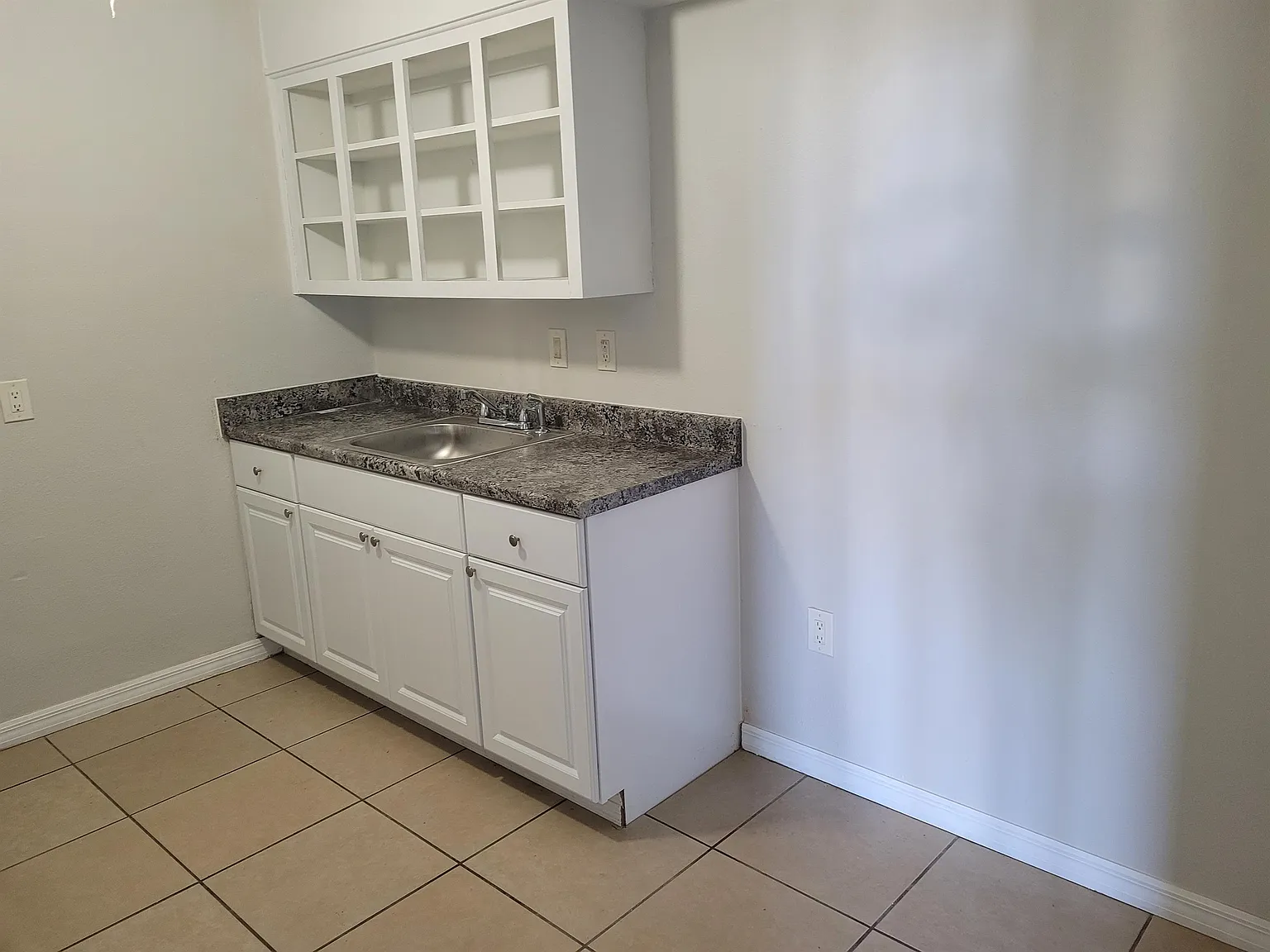130 Bouganvillea - 3 — Photo 2