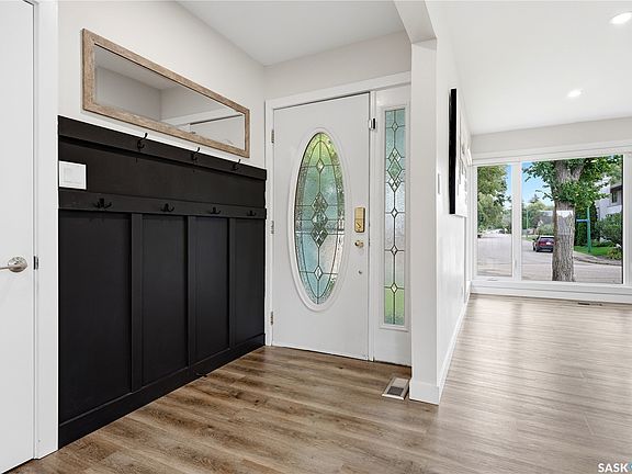 4th image of 3284 Robinson Street