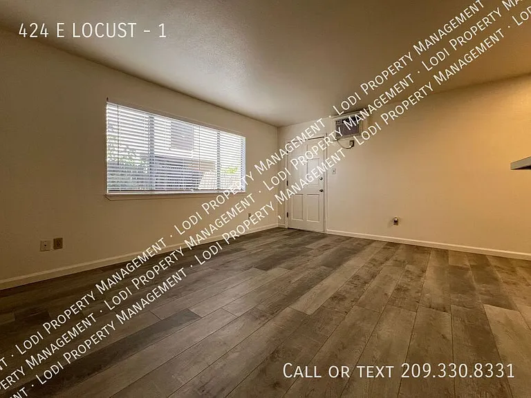 424 E Locust St #1 — Photo 4