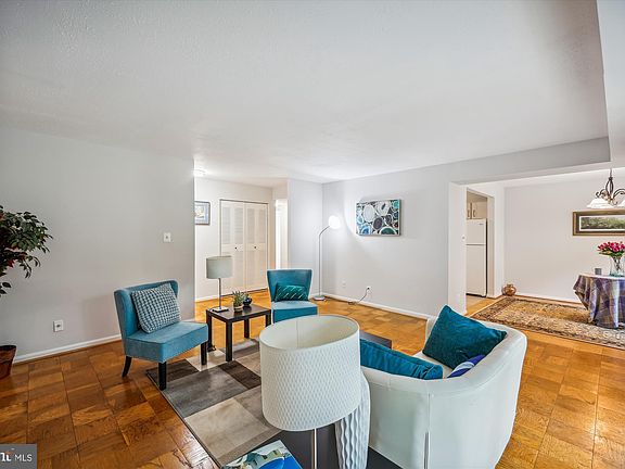 5th image of 852 Quince Orchard Blvd APT 101