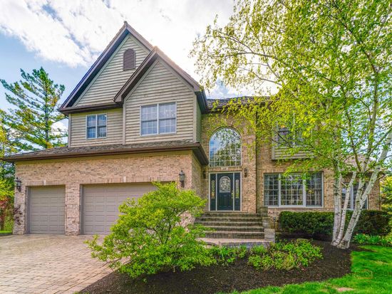 17 Arrowwood Dr, Hawthorn Woods, IL 60047