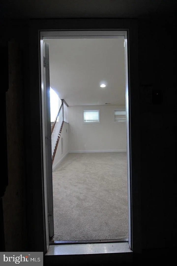 3 bed, 2.5 bath, 2512 sqft, $3,400 — Photo 4