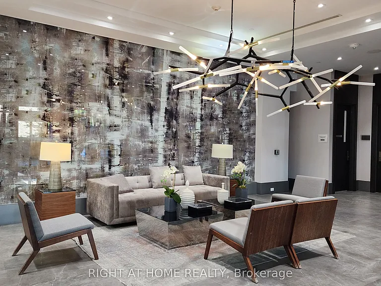 20 Fred Varley Dr #210 — Photo 4
