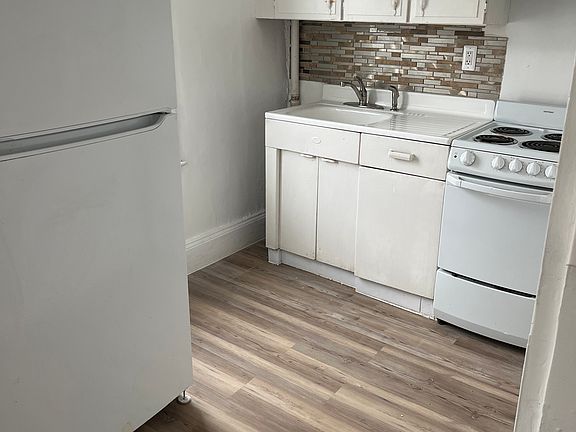 3rd image of 584-586 Central Ave #2